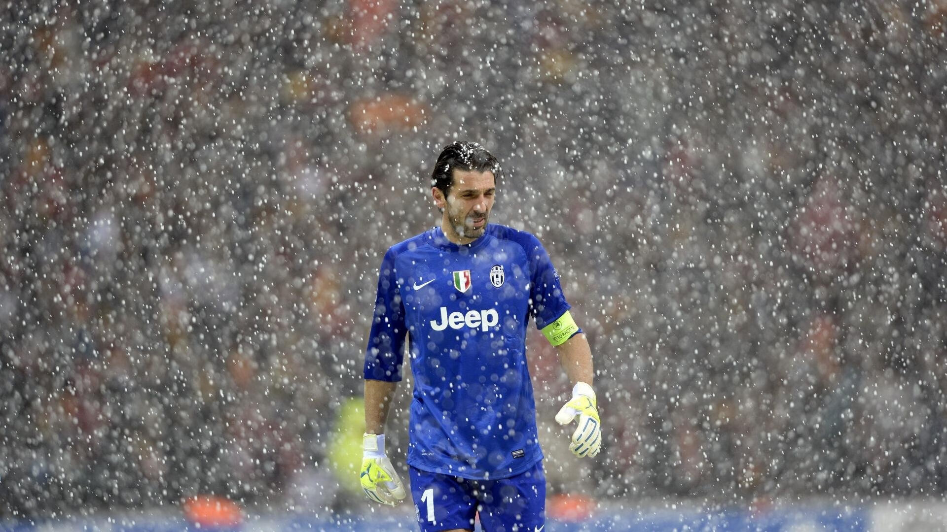 开云·体育官网-英超振奋人心：最后10秒的惊天吊射，英超最后两轮对阵